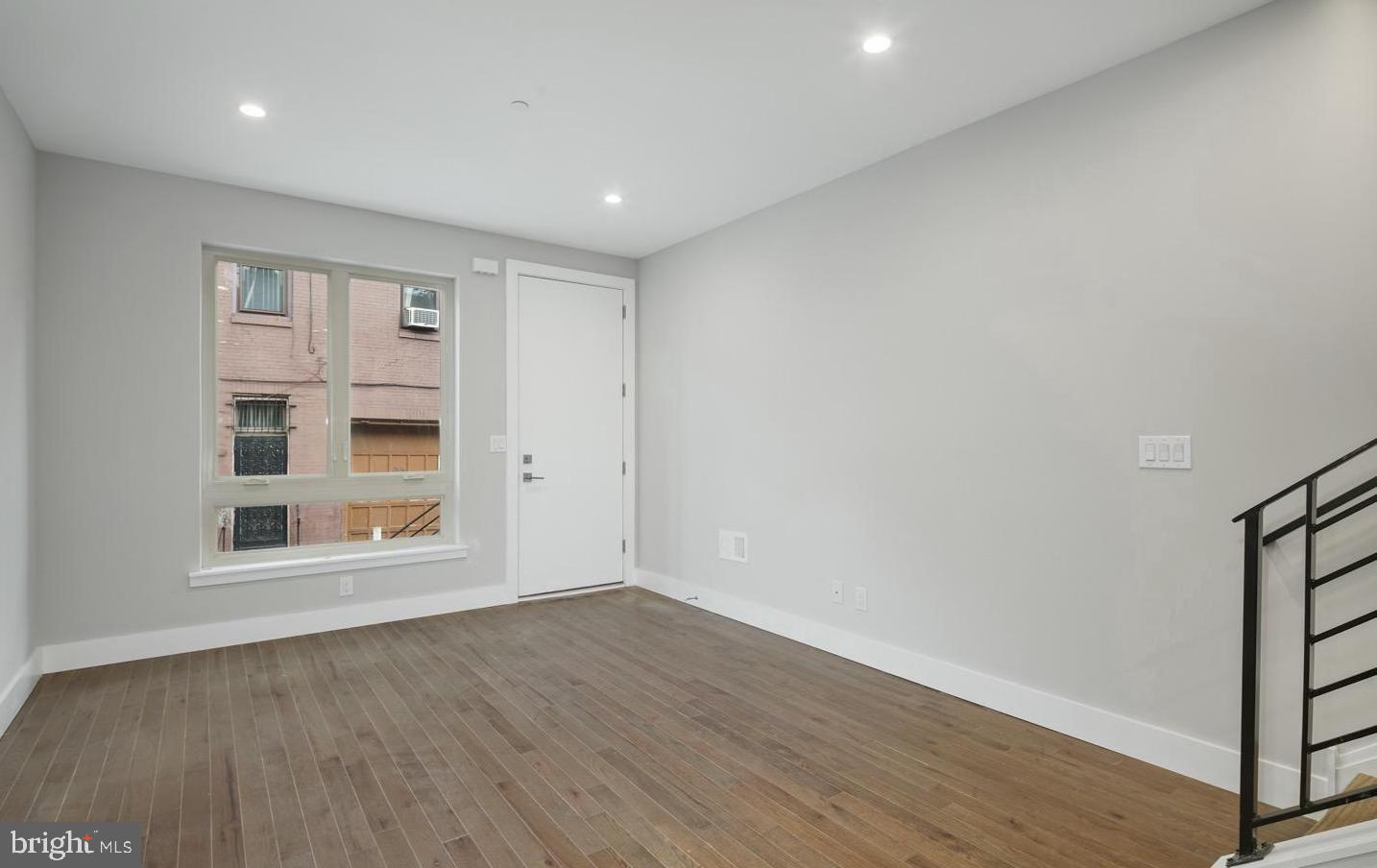 2209 Cross St Property Photo 4