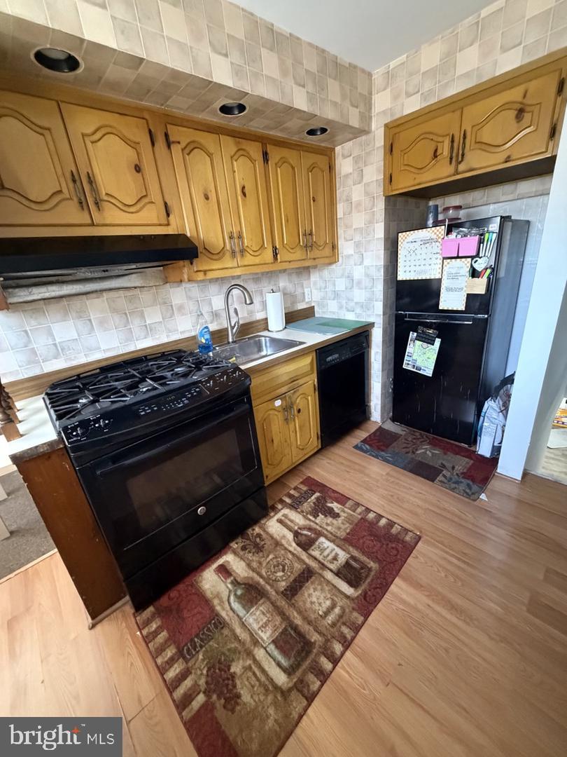 4304 Bennington St Property Photo 6