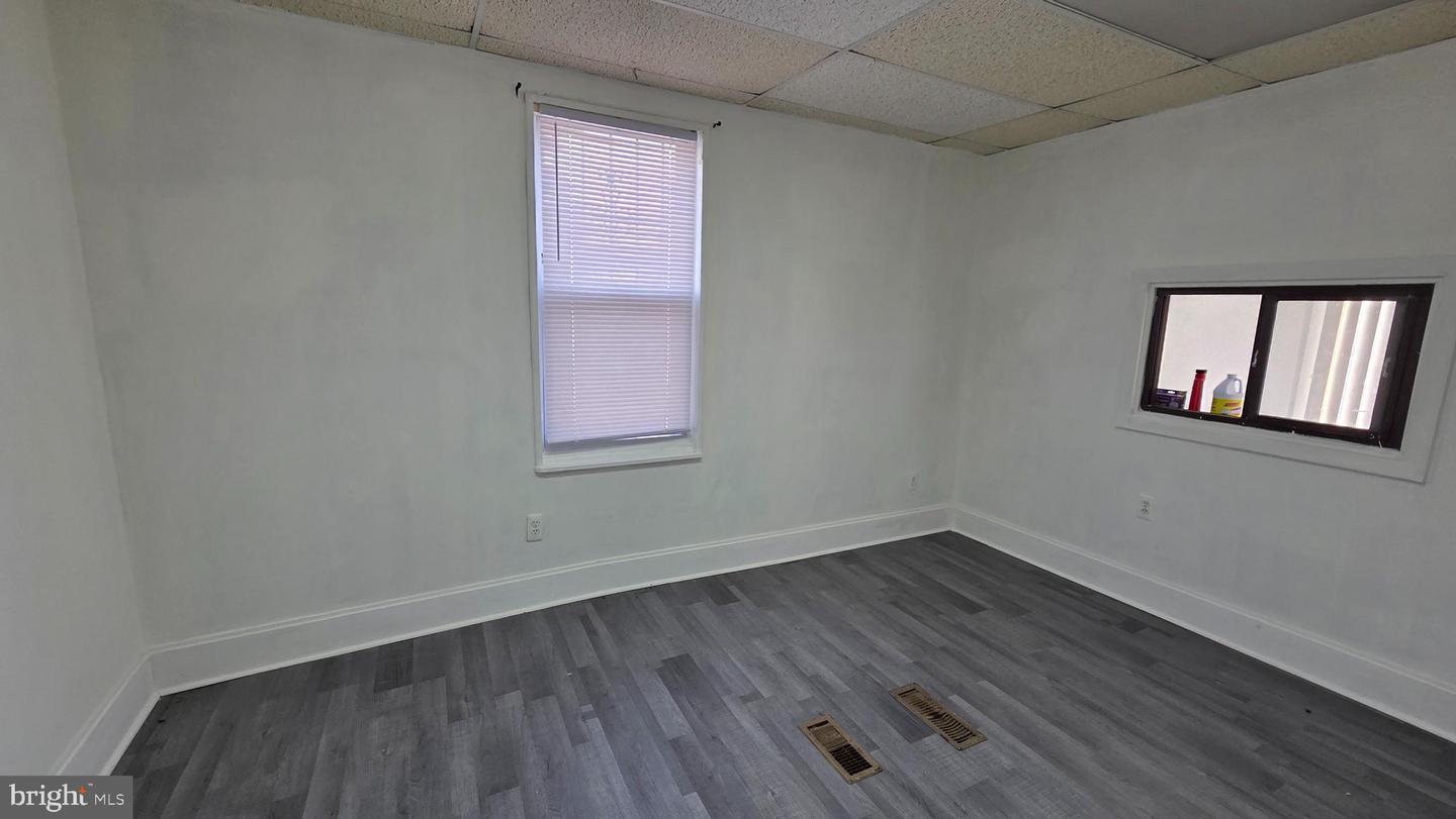 421 W Olney Ave Property Photo 3