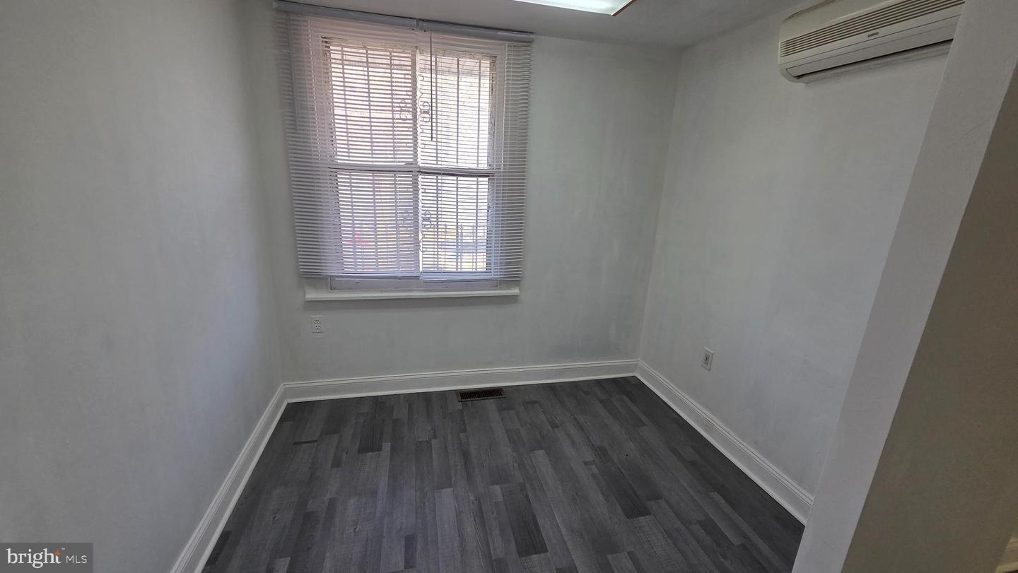 421 W Olney Ave Property Photo 5