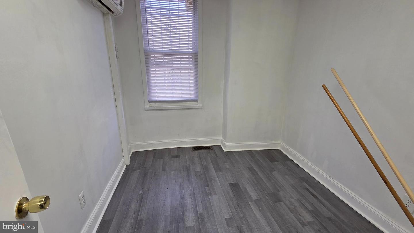421 W Olney Ave Property Photo 6