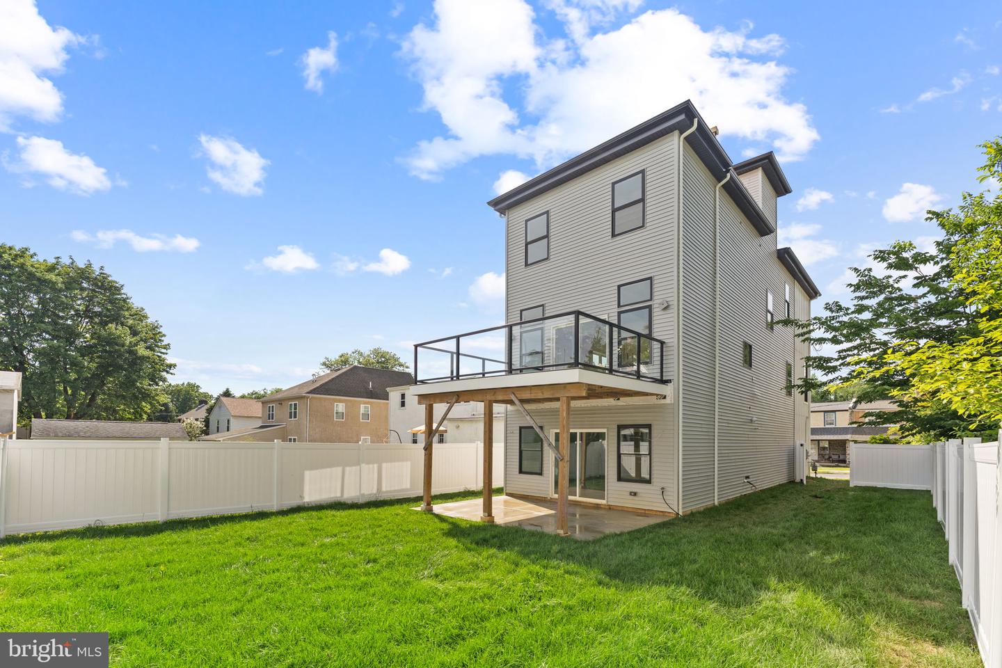 469 Aurania St Property Photo 4