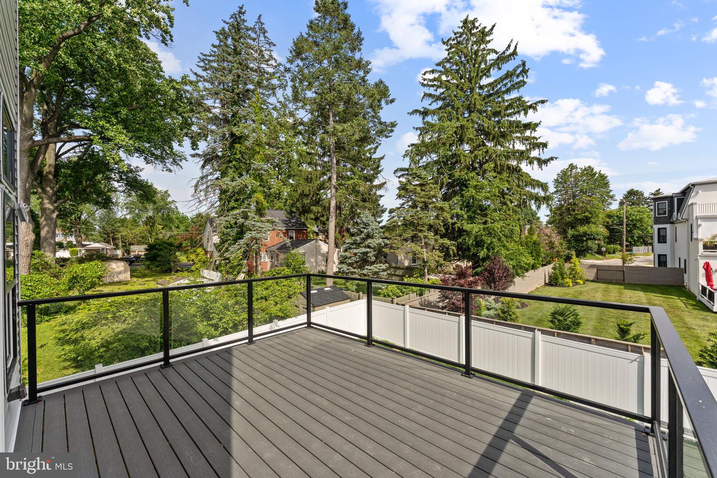 469 Aurania St Property Photo 6