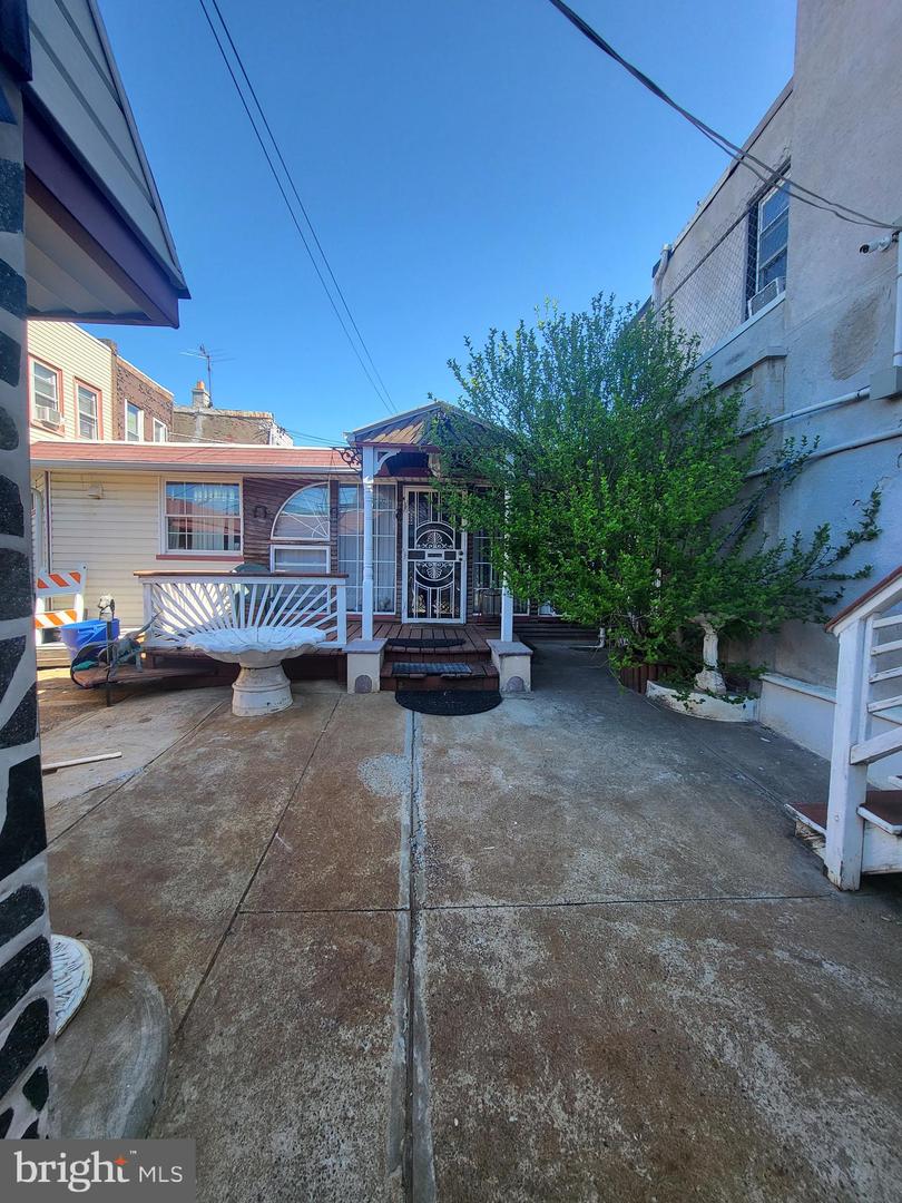449-57 E Ontario St Property Photo 2