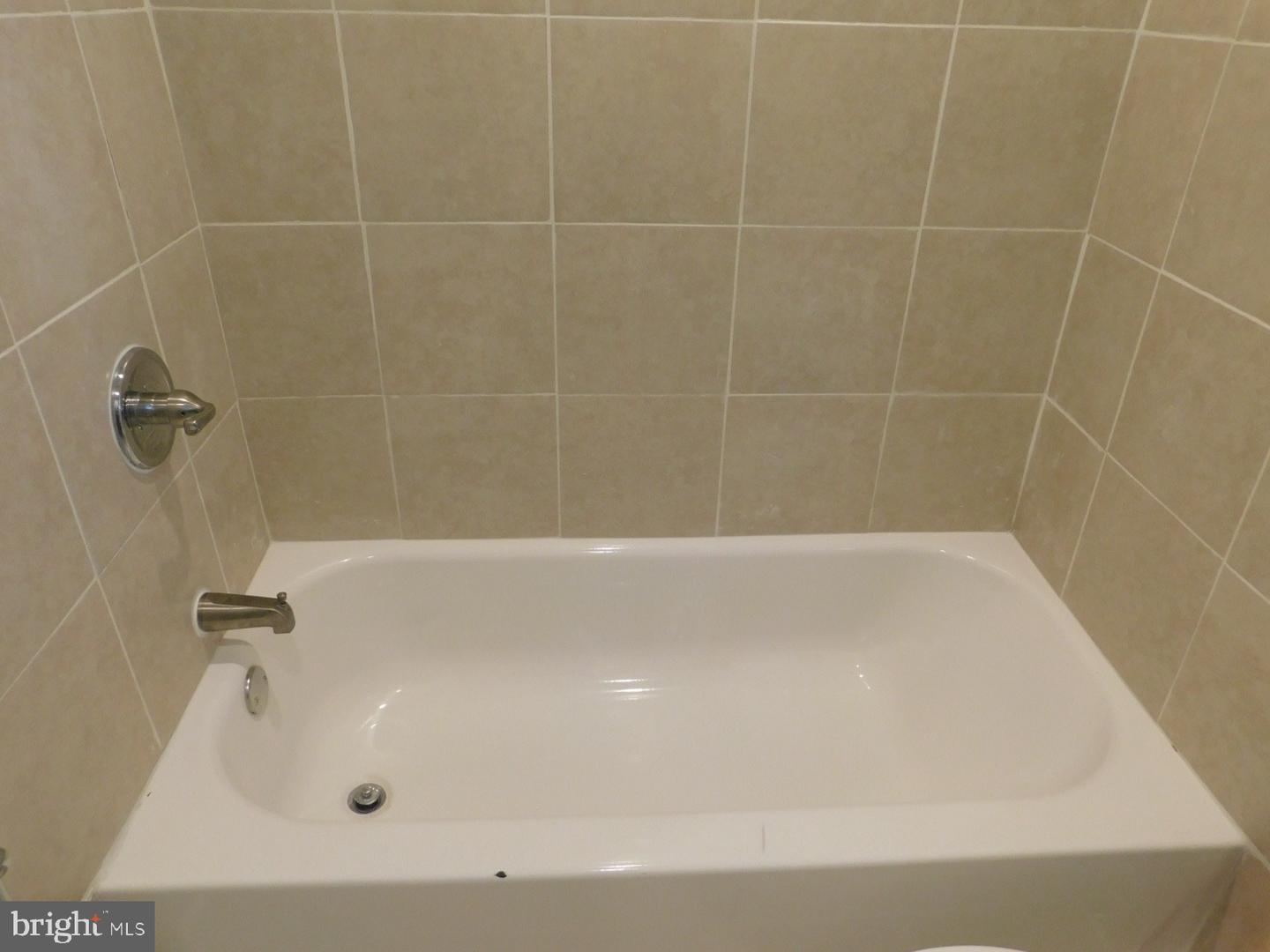 2120 N Dover St Property Photo 6