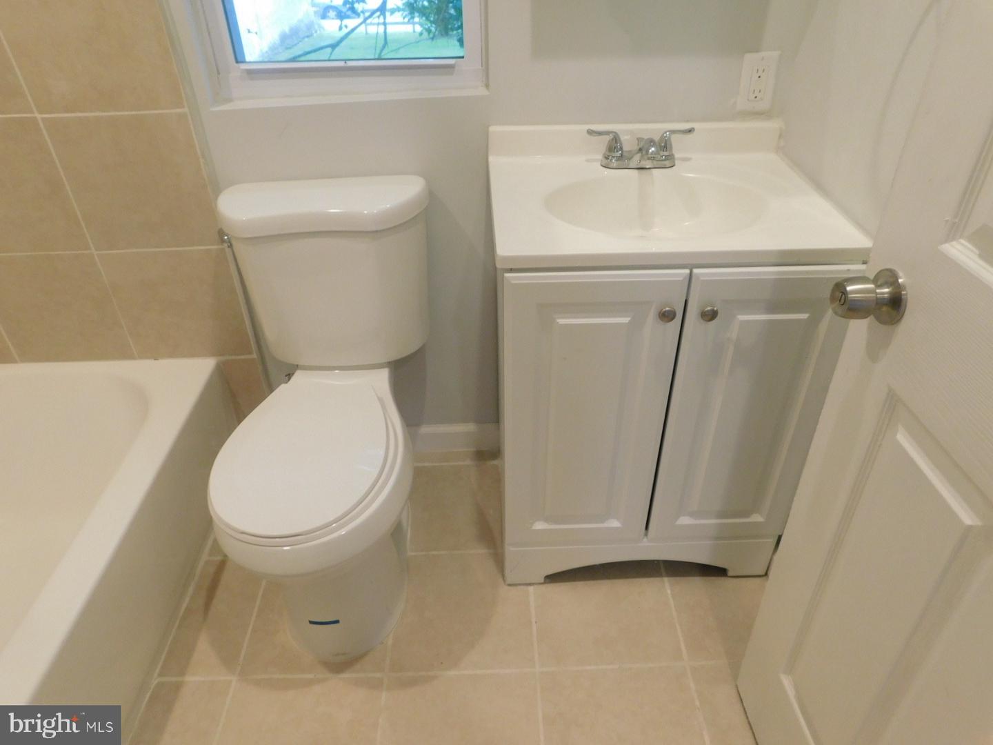 2120 N Dover St Property Photo 7