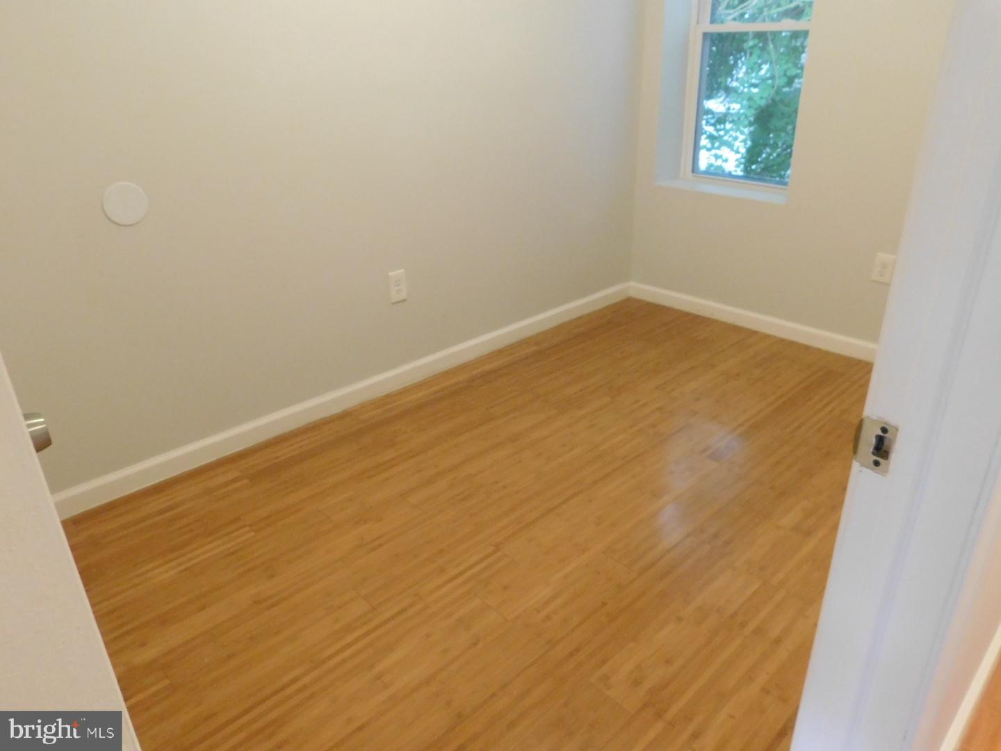 2120 N Dover St Property Photo 9