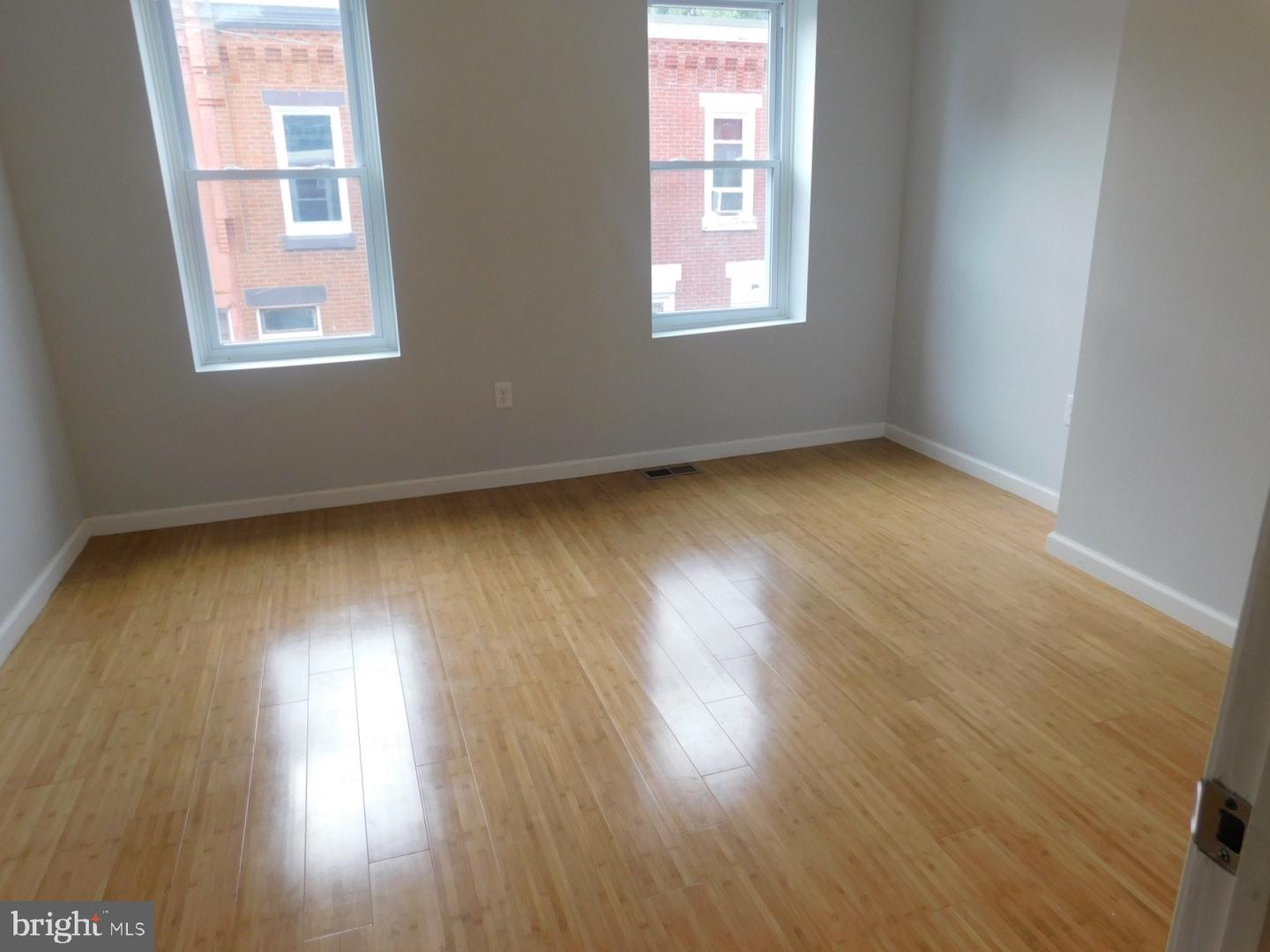 2120 N Dover St Property Photo 10