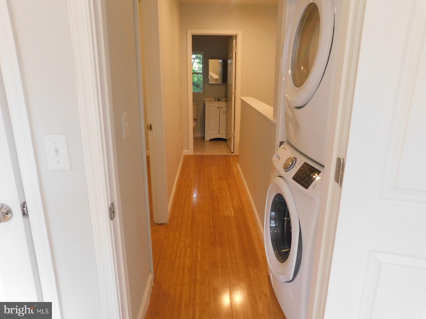 2120 N Dover St Property Photo 11