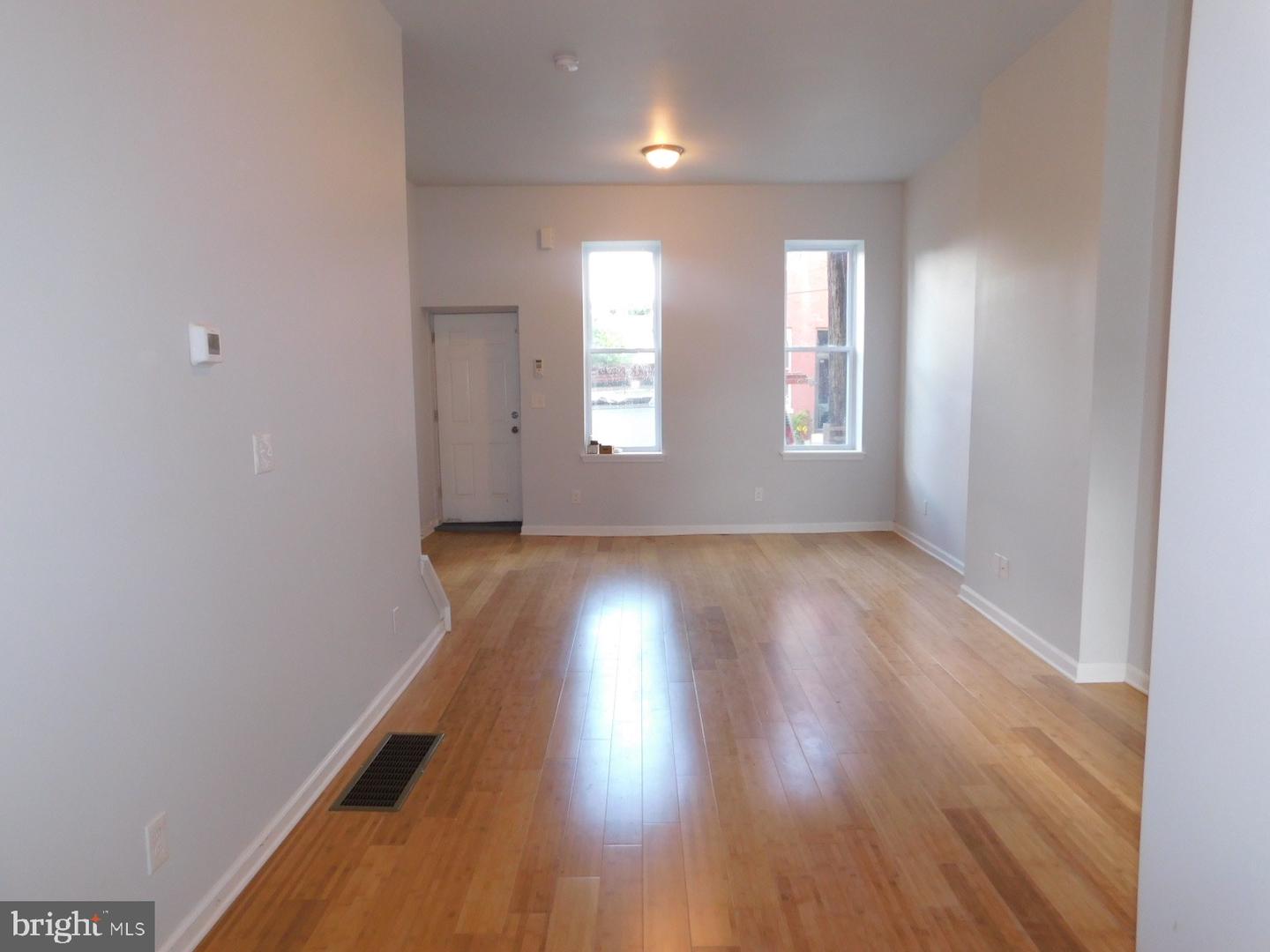 2238 W Master St Property Photo 3