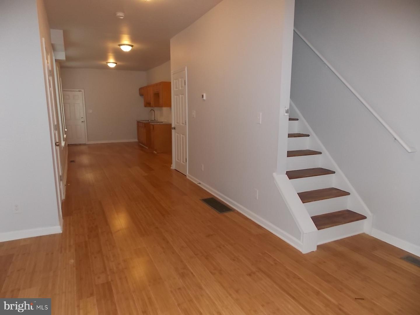 2417 Arlington St Property Photo 3
