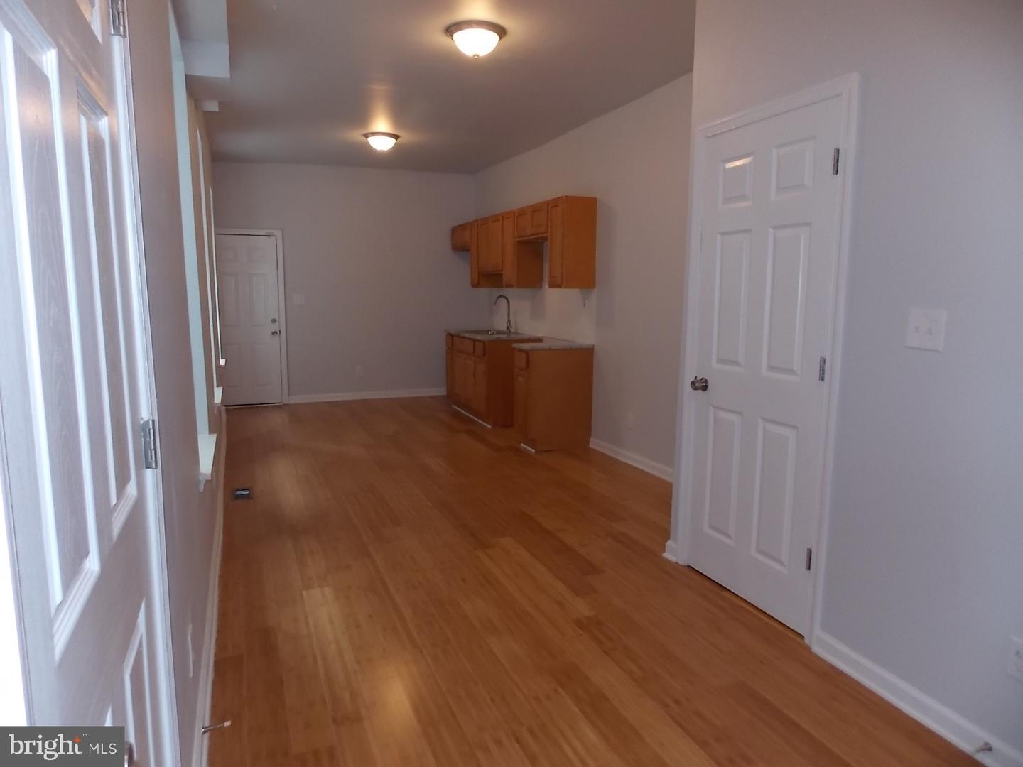 2417 Arlington St Property Photo 4