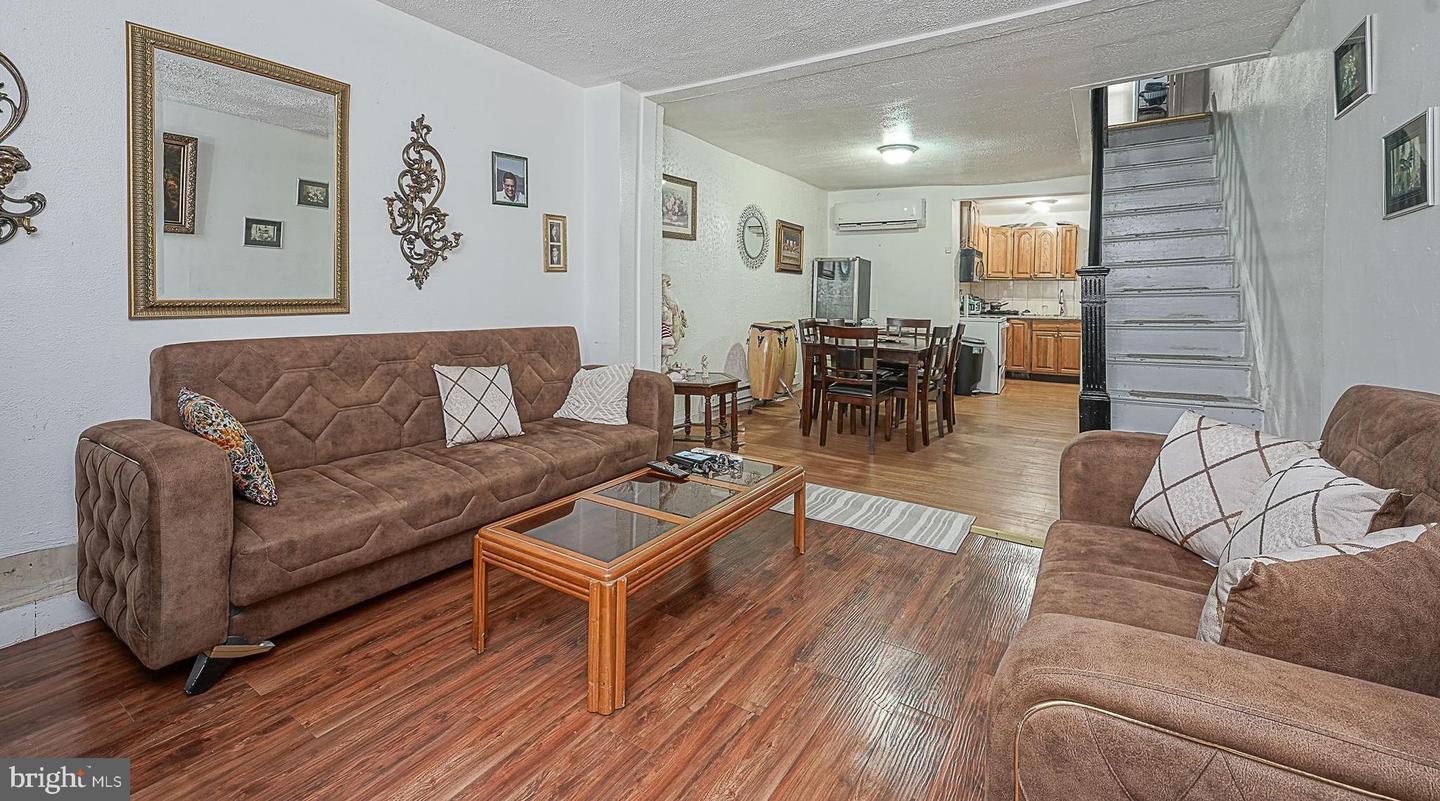2106 N Orianna St Property Photo 2