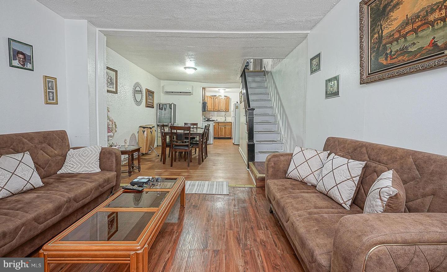 2106 N Orianna St Property Photo 3
