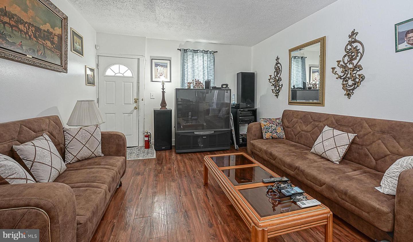2106 N Orianna St Property Photo 4