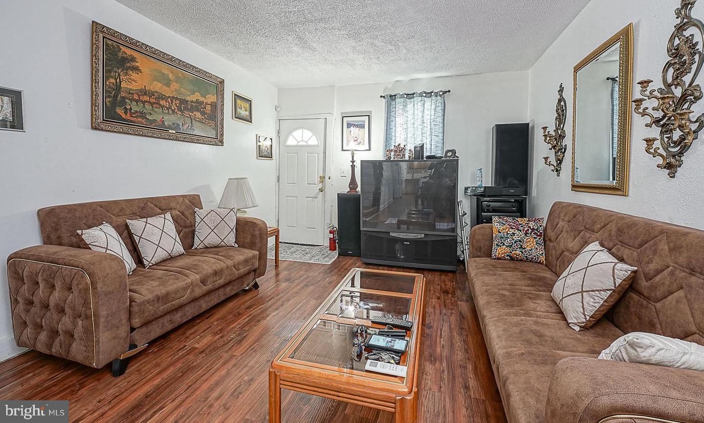 2106 N Orianna St Property Photo 5
