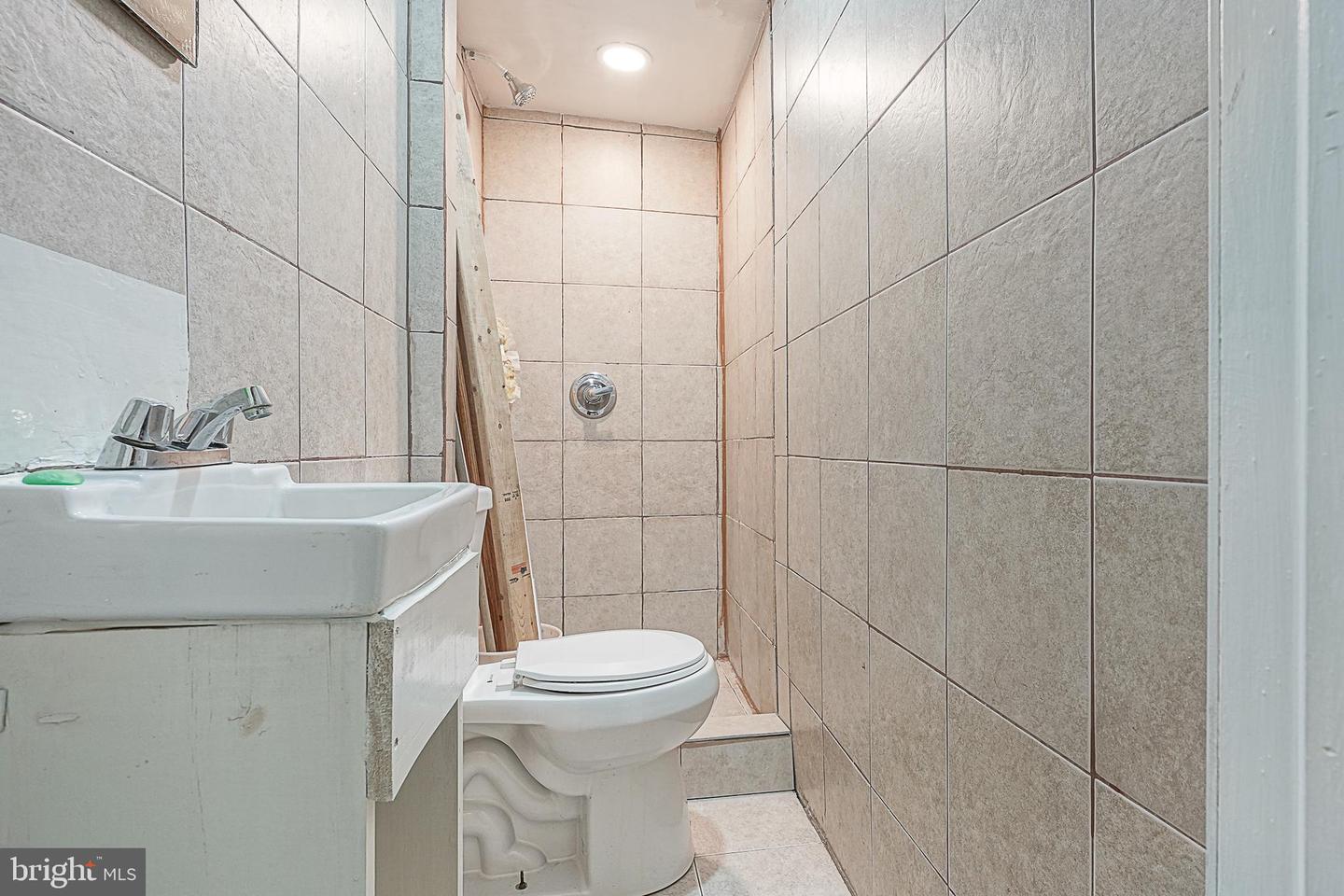 2106 N Orianna St Property Photo 14