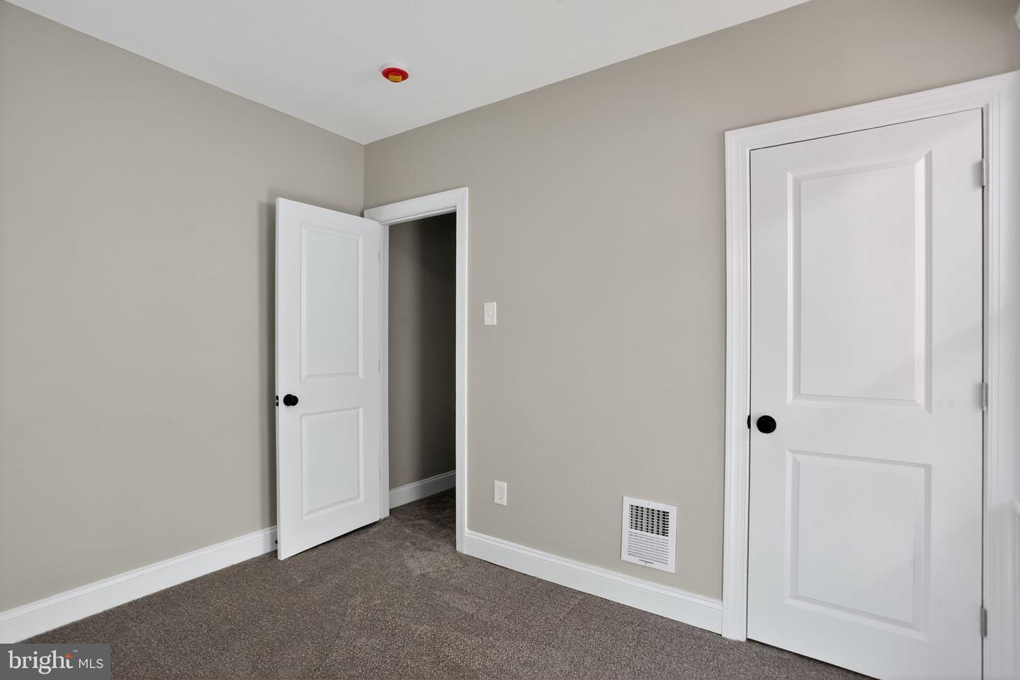 508 W King St Property Photo 21