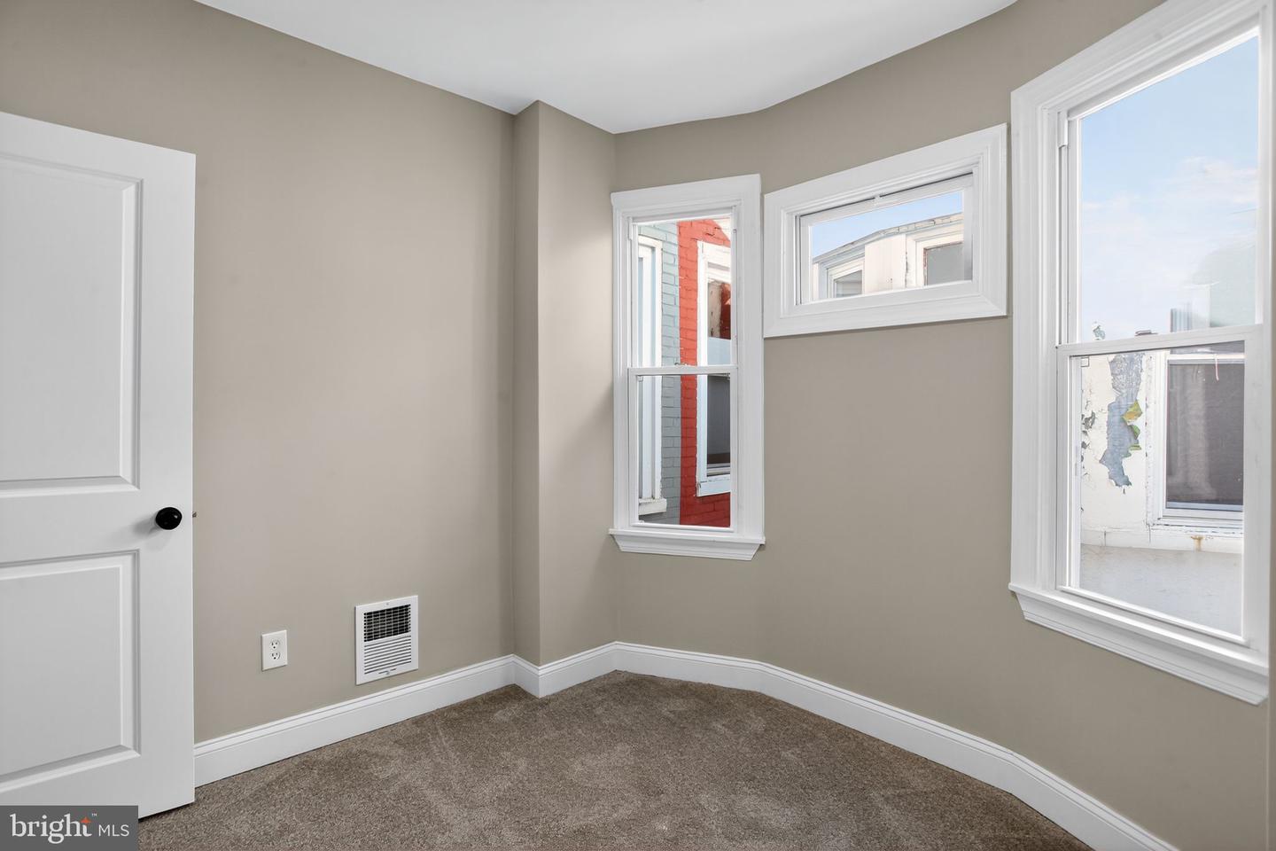 508 W King St Property Photo 22