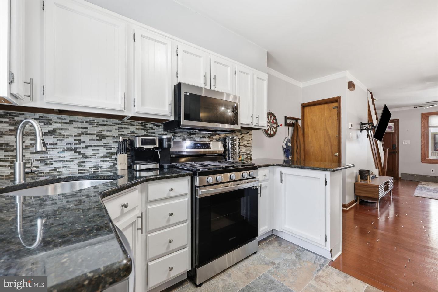 2836 S Sydenham St Property Photo 12