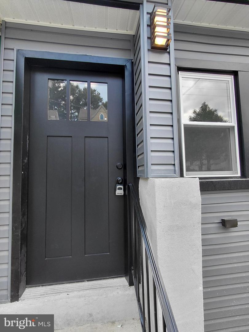 43 E Sharpnack St Property Photo 3