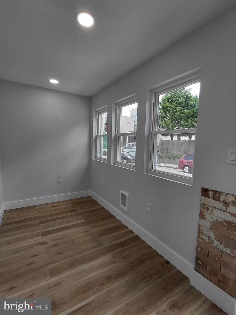 43 E Sharpnack St Property Photo 4