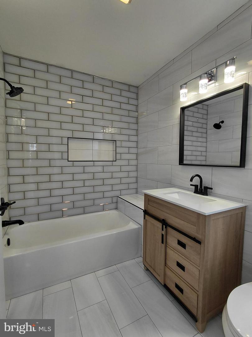 43 E Sharpnack St Property Photo 24