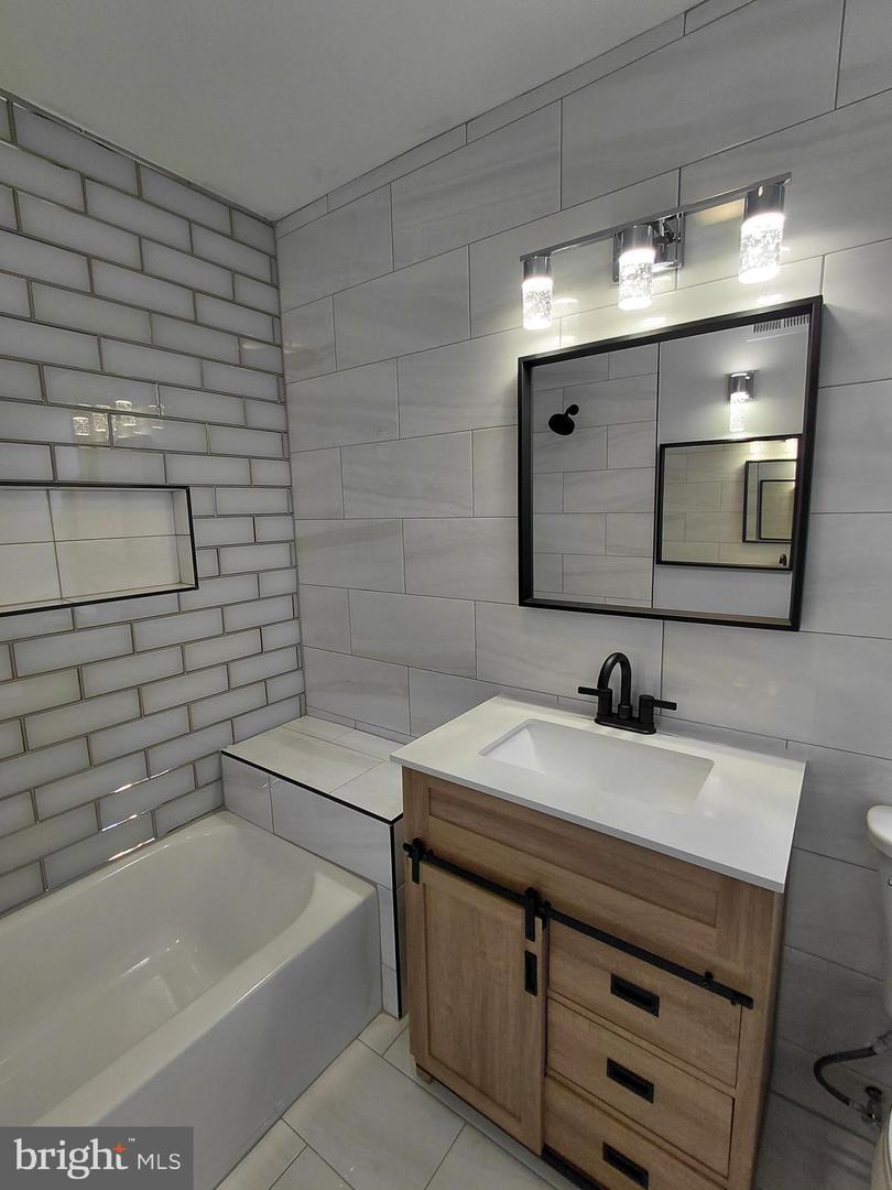 43 E Sharpnack St Property Photo 28