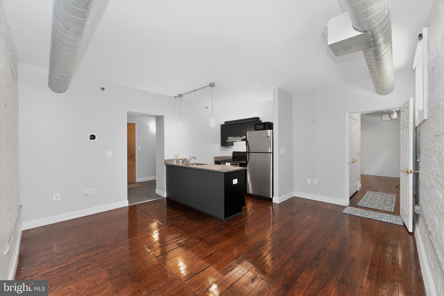 141 N 2nd St #1b Property Photo 9