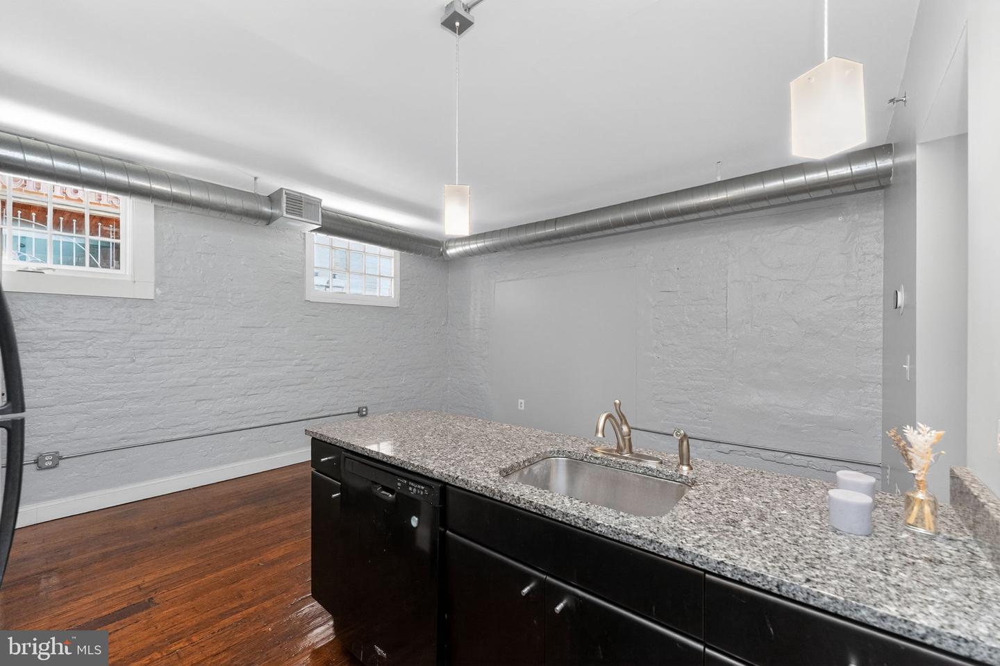 141 N 2nd St #1b Property Photo 12