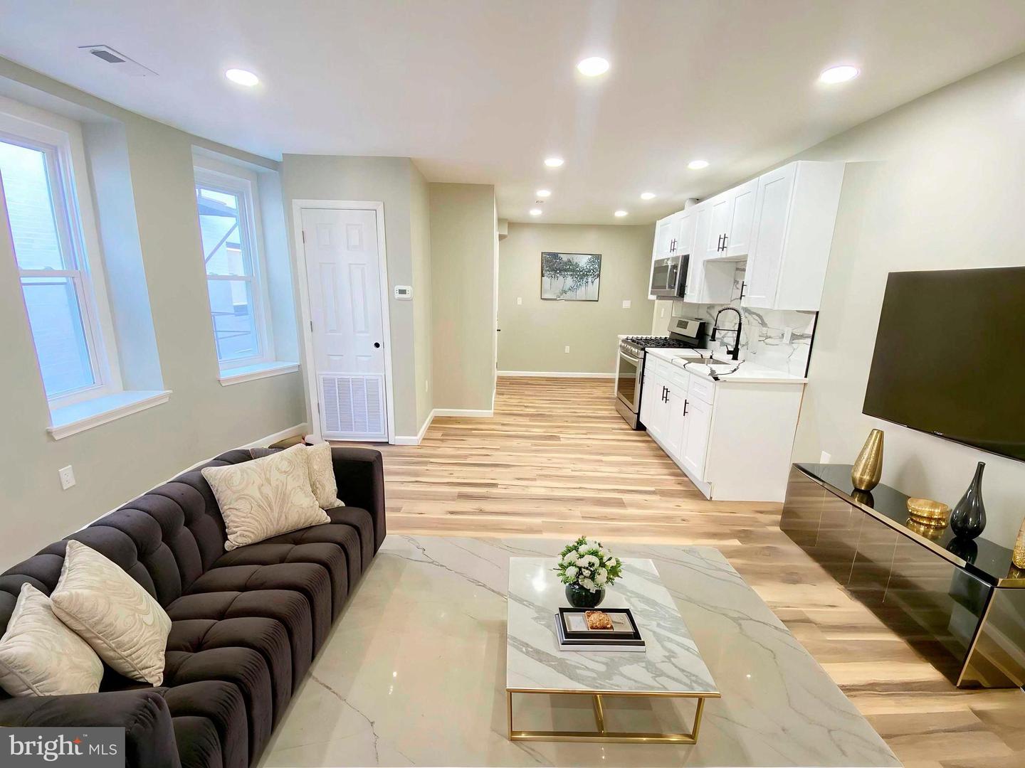 1426 W ROCKLAND ST #2ND FL Property Photo 1