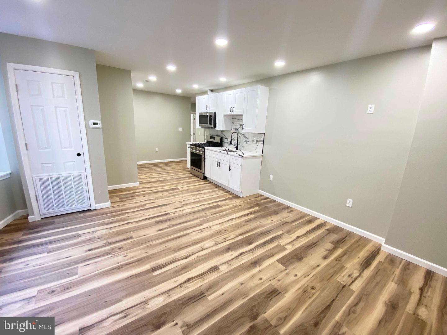 1426 W Rockland St #2nd Fl Property Photo 8