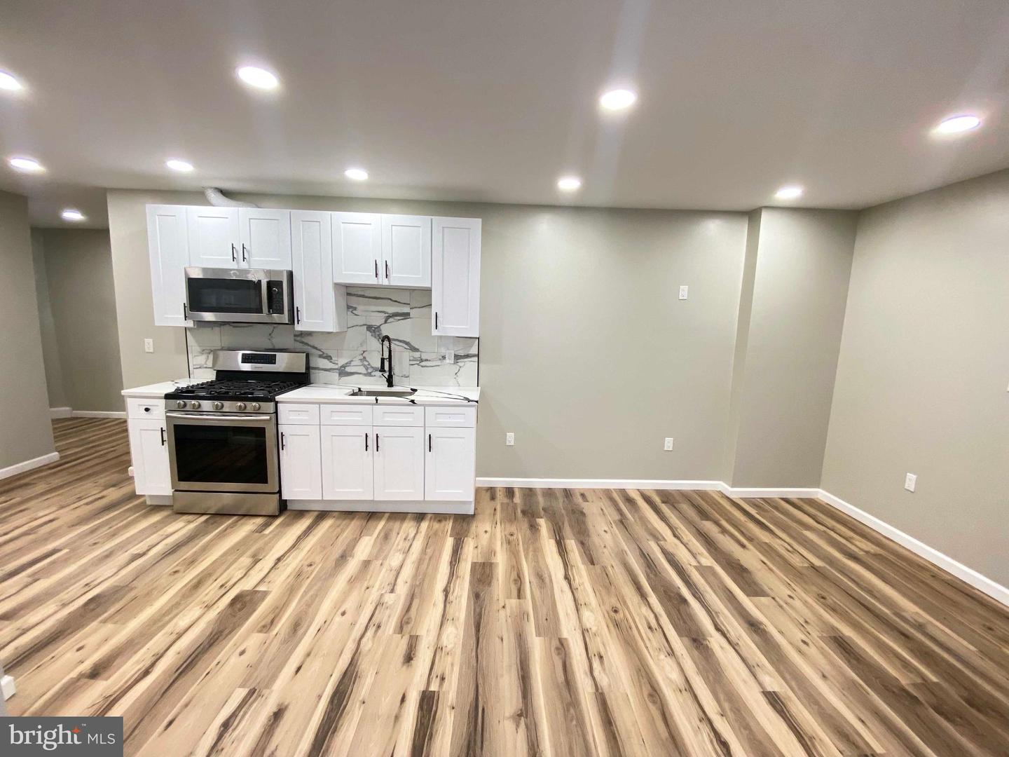 1426 W Rockland St #2nd Fl Property Photo 9