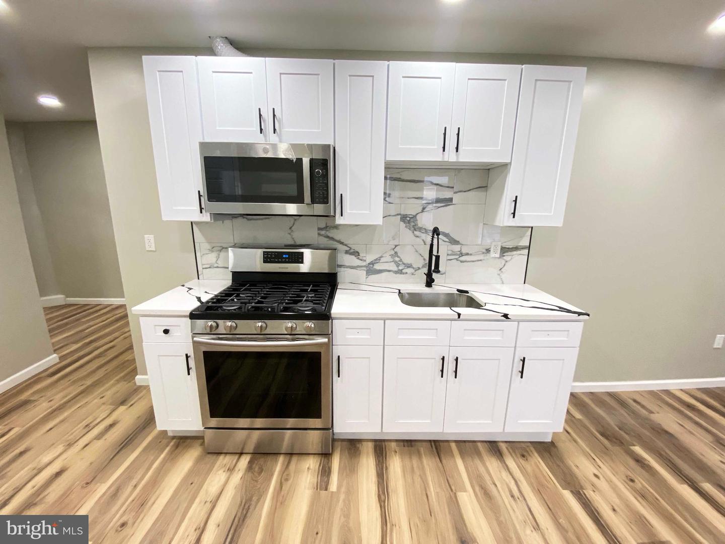 1426 W Rockland St #2nd Fl Property Photo 10