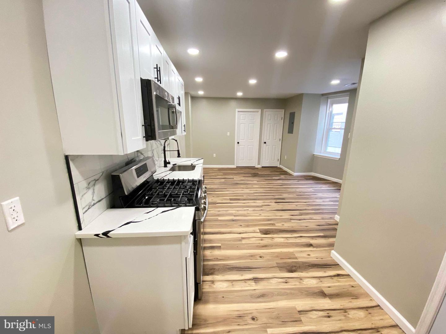1426 W Rockland St #2nd Fl Property Photo 11
