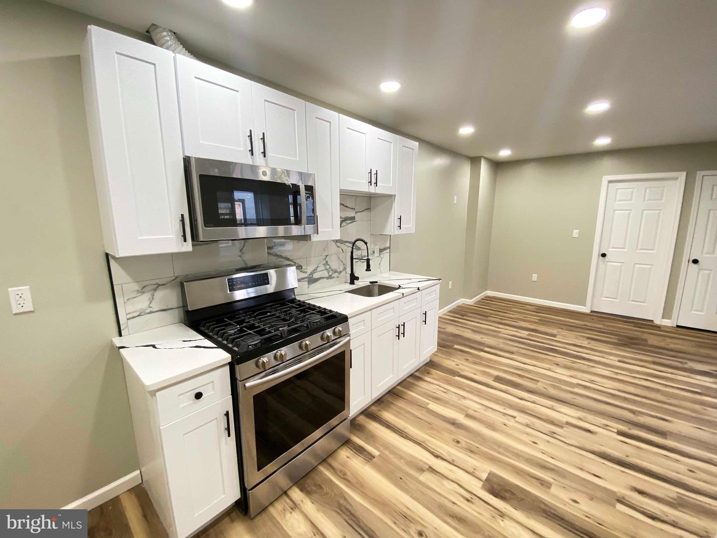 1426 W Rockland St #2nd Fl Property Photo 13
