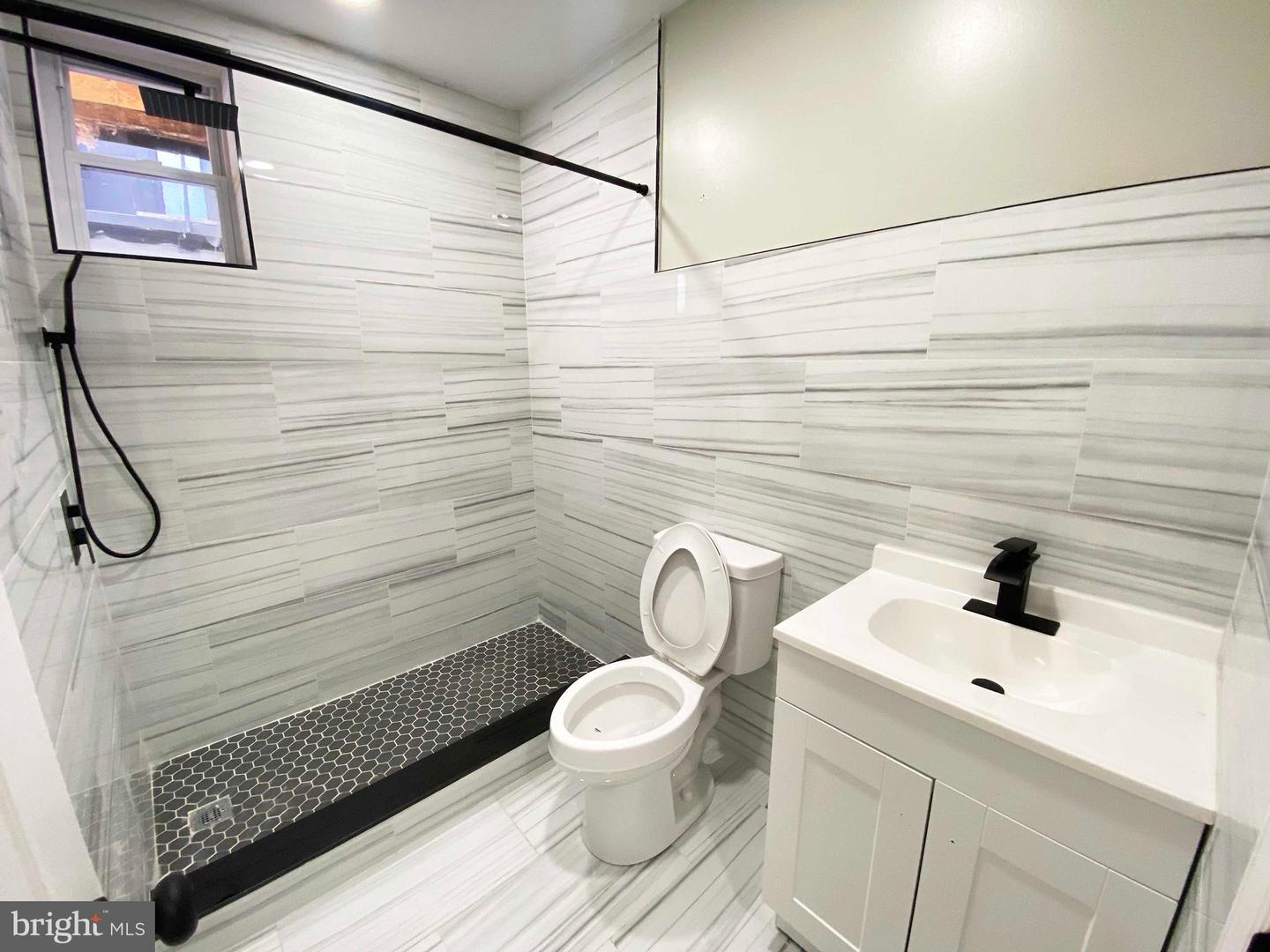 1426 W Rockland St #2nd Fl Property Photo 14