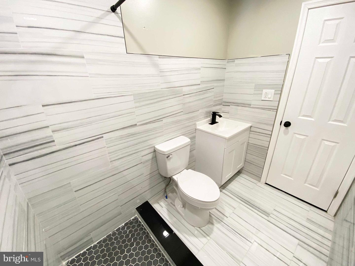 1426 W Rockland St #2nd Fl Property Photo 16