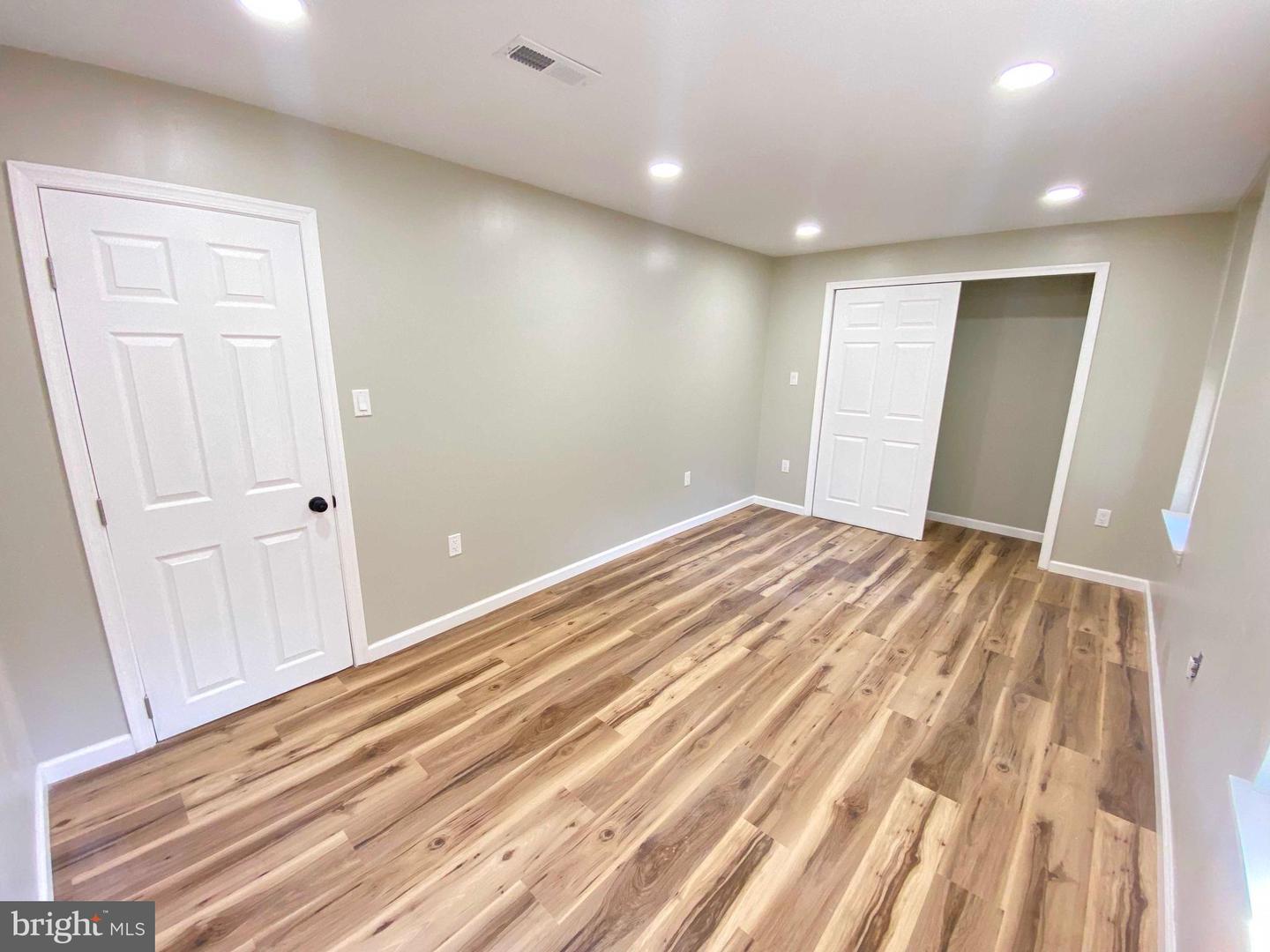 1426 W Rockland St #2nd Fl Property Photo 22