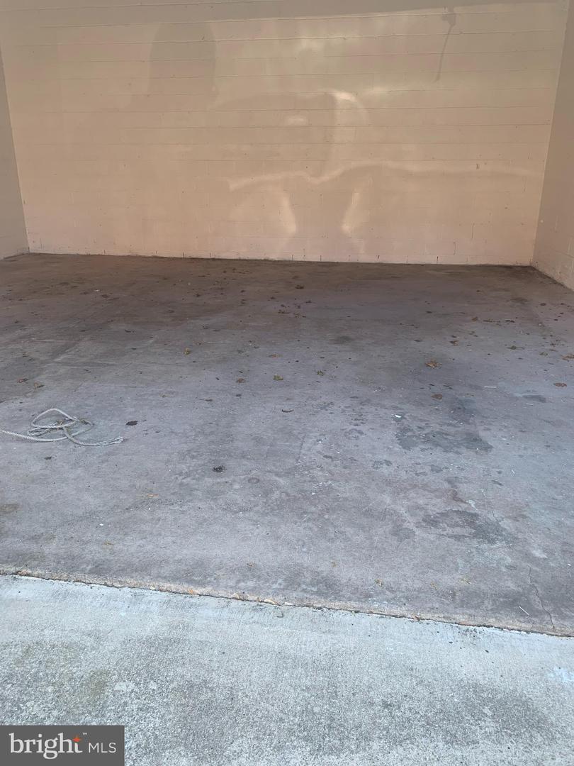 6435-39 Palmetto St Property Photo 3