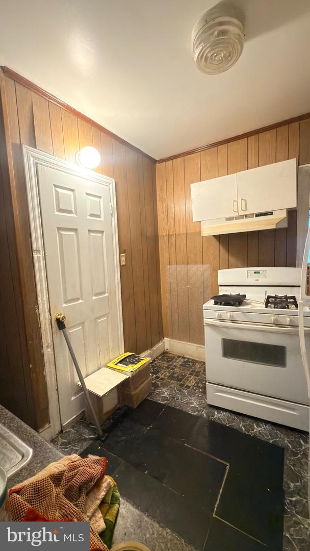 1616 N Dover St Property Photo 8