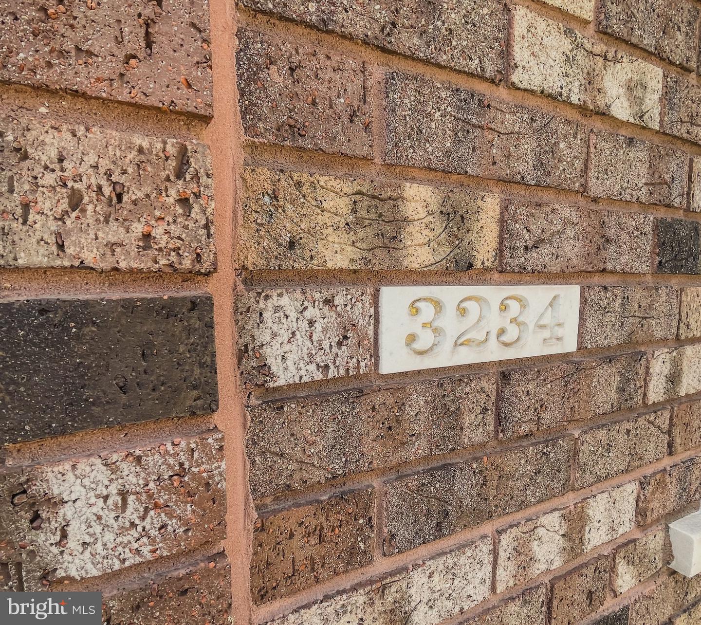 3234 E Thompson St Property Photo 1
