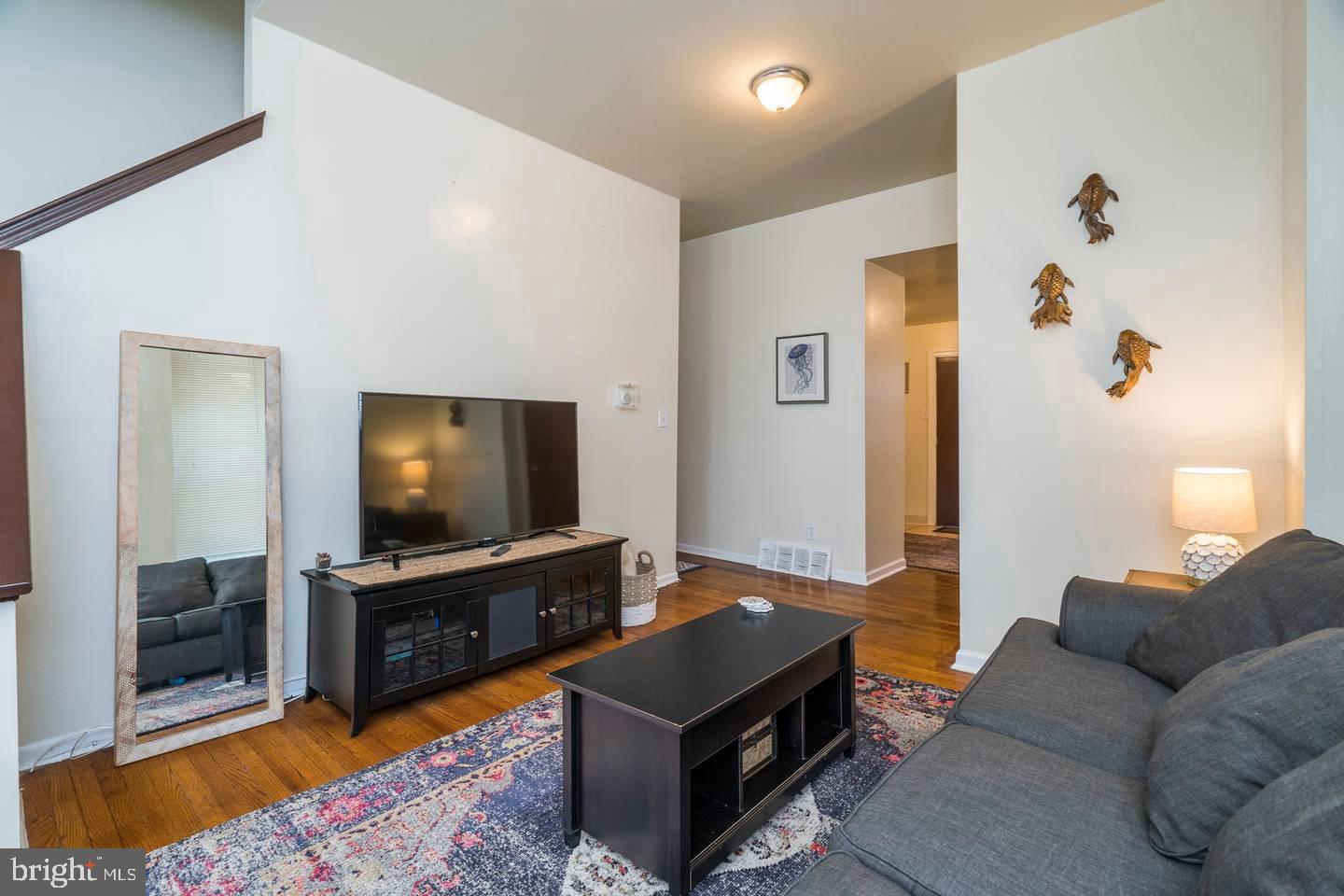 1619 W Master St Property Photo 2