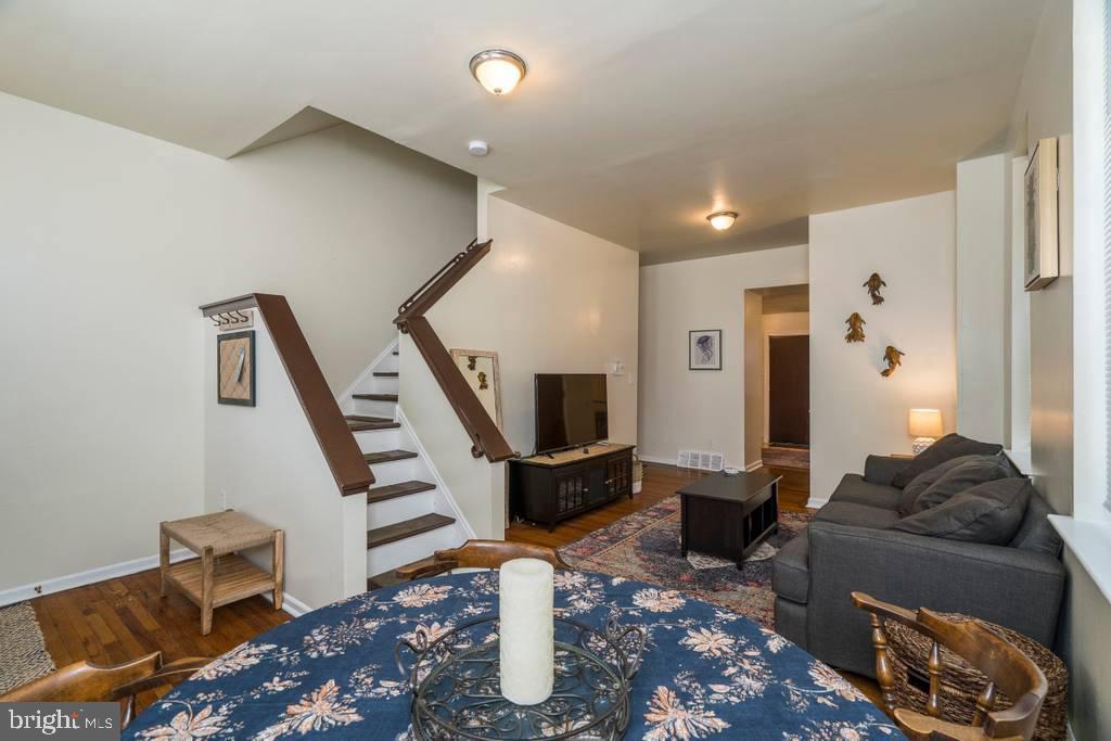 1619 W Master St Property Photo 3