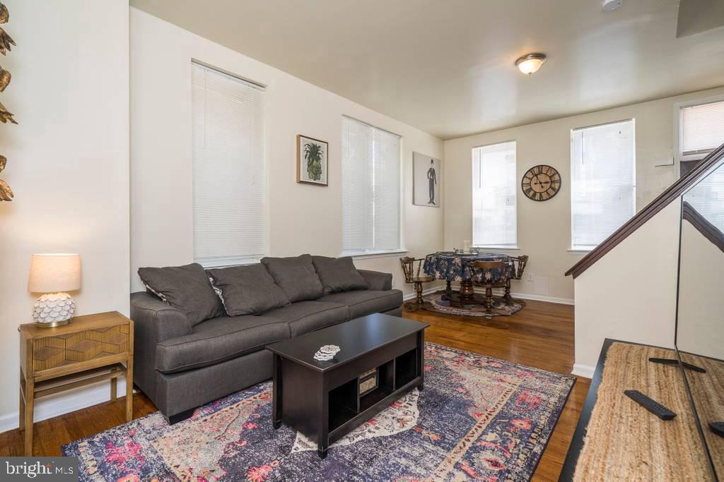 1619 W Master St Property Photo 6