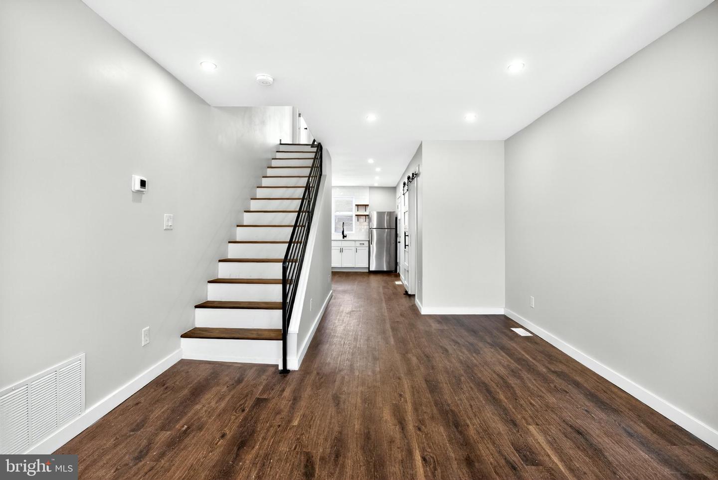 1230 S Harmony St Property Photo 8