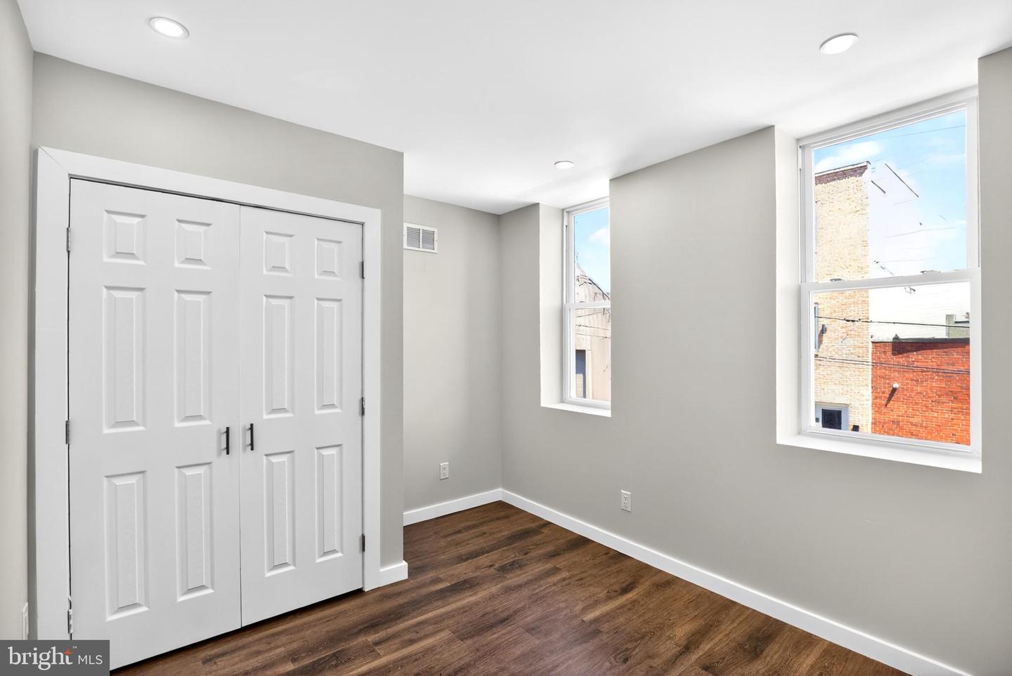 1230 S Harmony St Property Photo 15