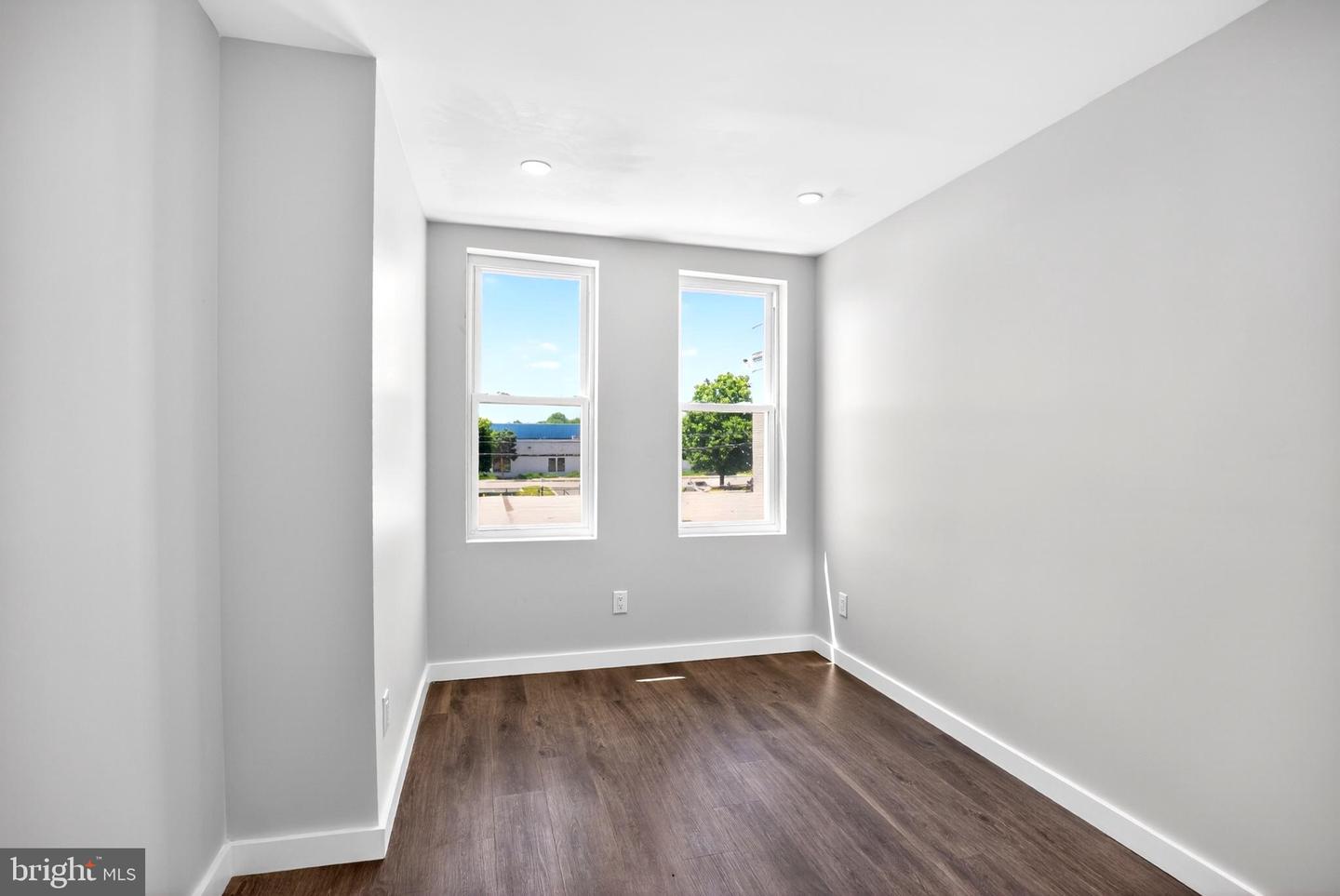 1230 S Harmony St Property Photo 18