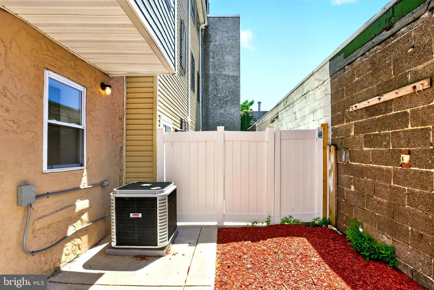 1230 S Harmony St Property Photo 19