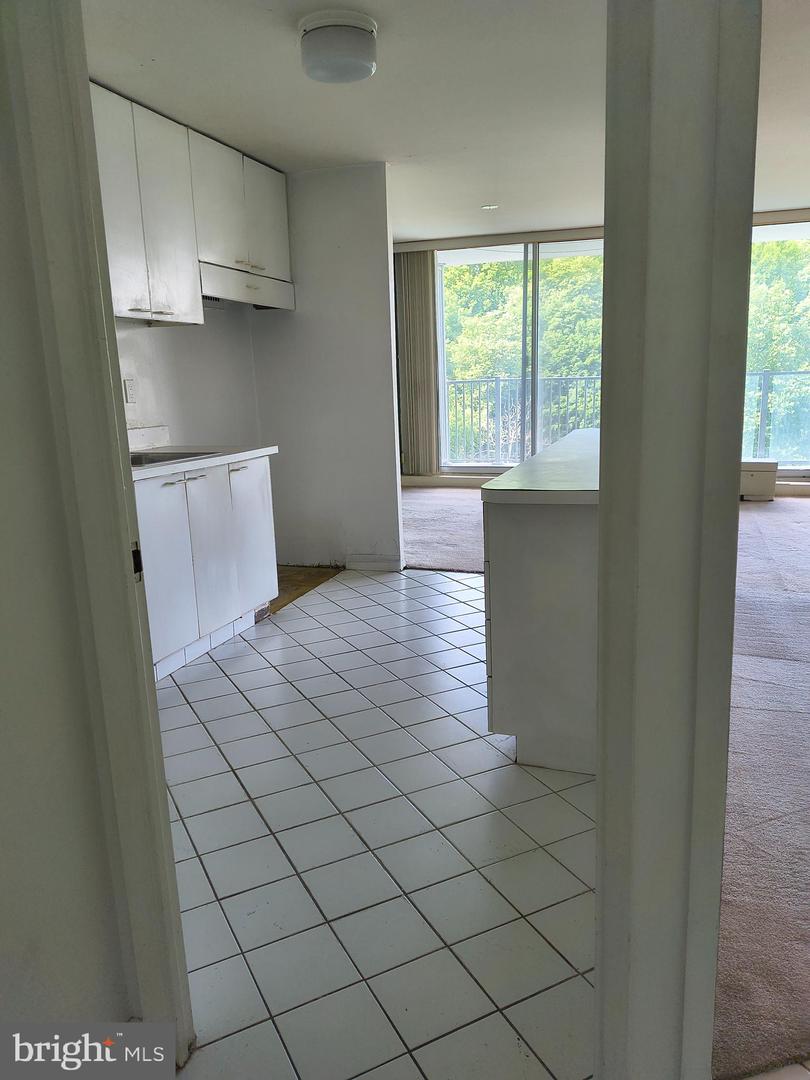 3900-00 Ford Rd #8h Property Photo 5